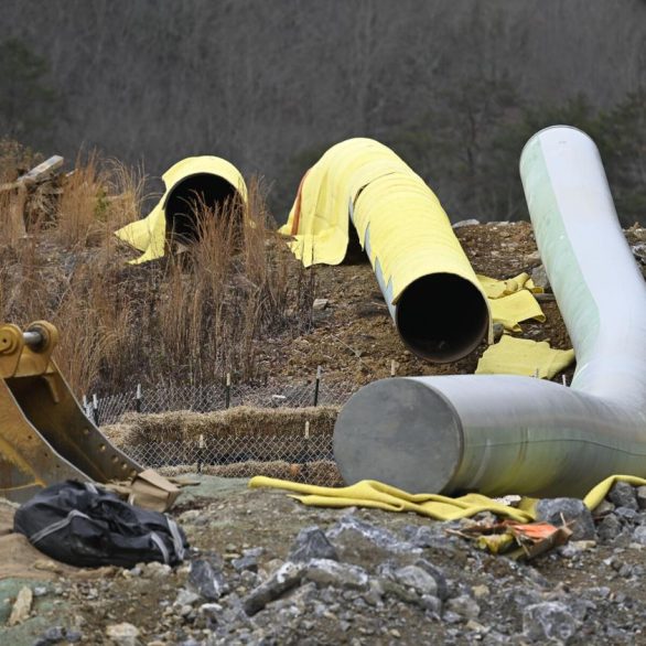 Pipeline foes seek relief from U.S. Supreme Court